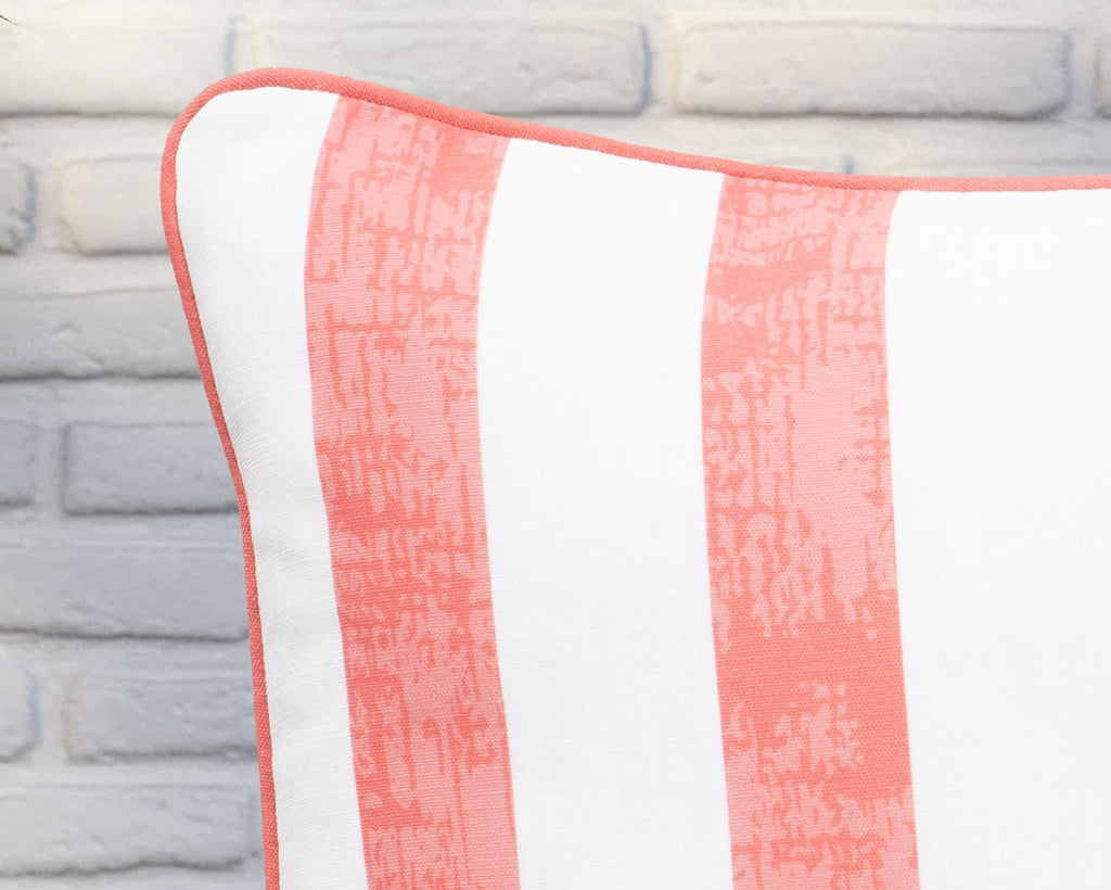 Indoor/Outdoor Milton 22x22 - Red