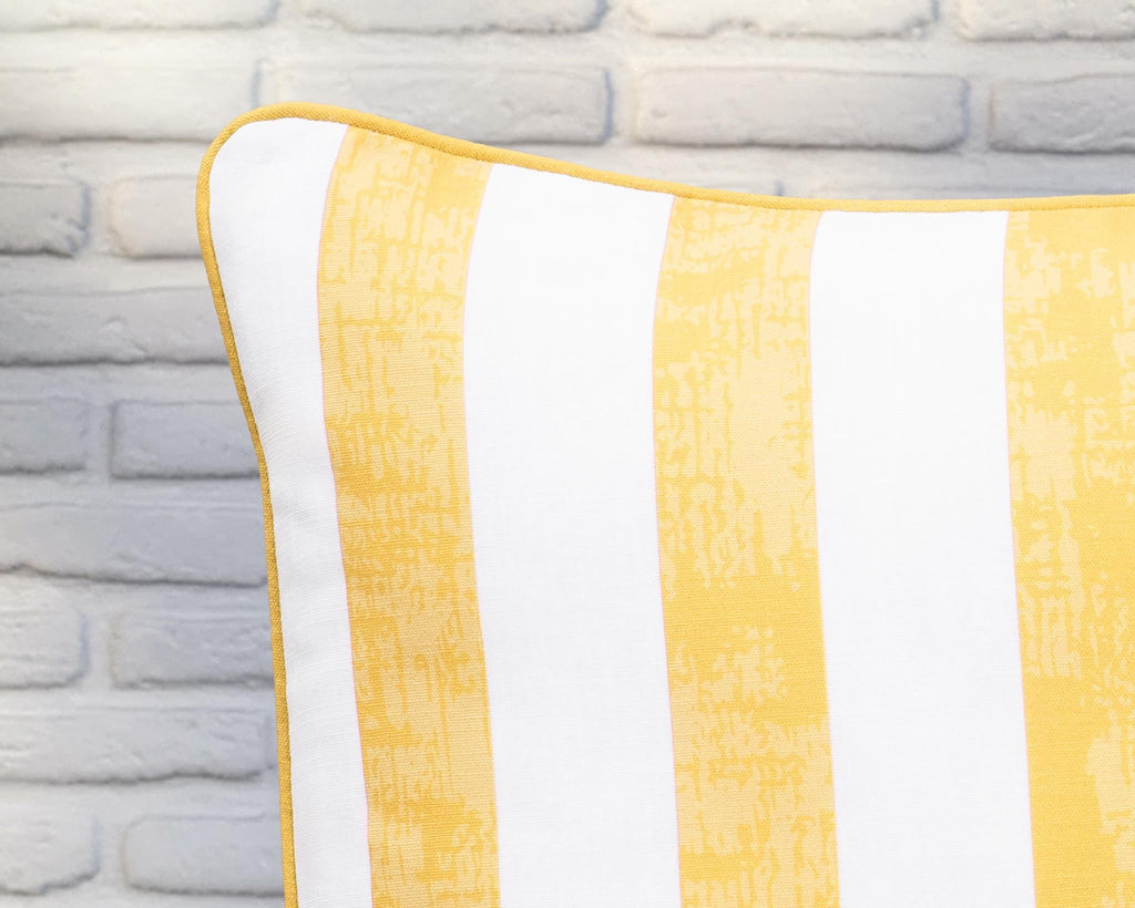 Indoor/Outdoor Milton 22x22 - Yellow